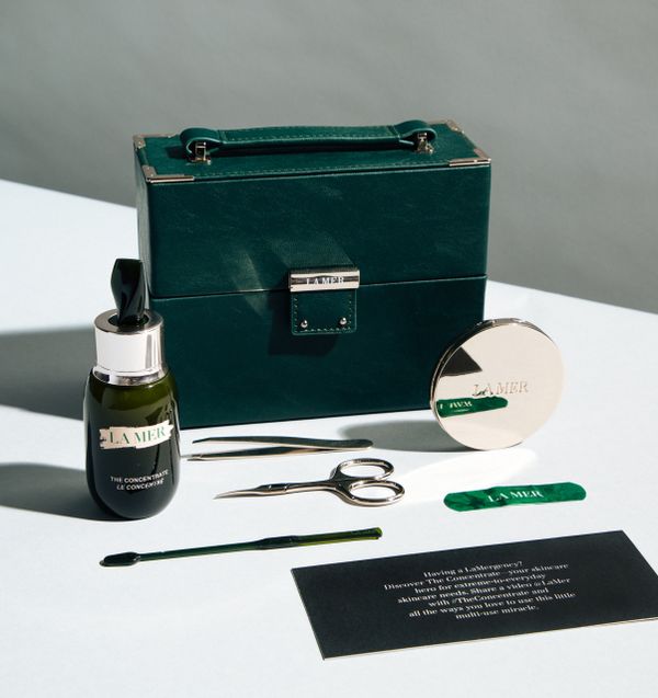 A display of all the items included in LaMergencie Kit 